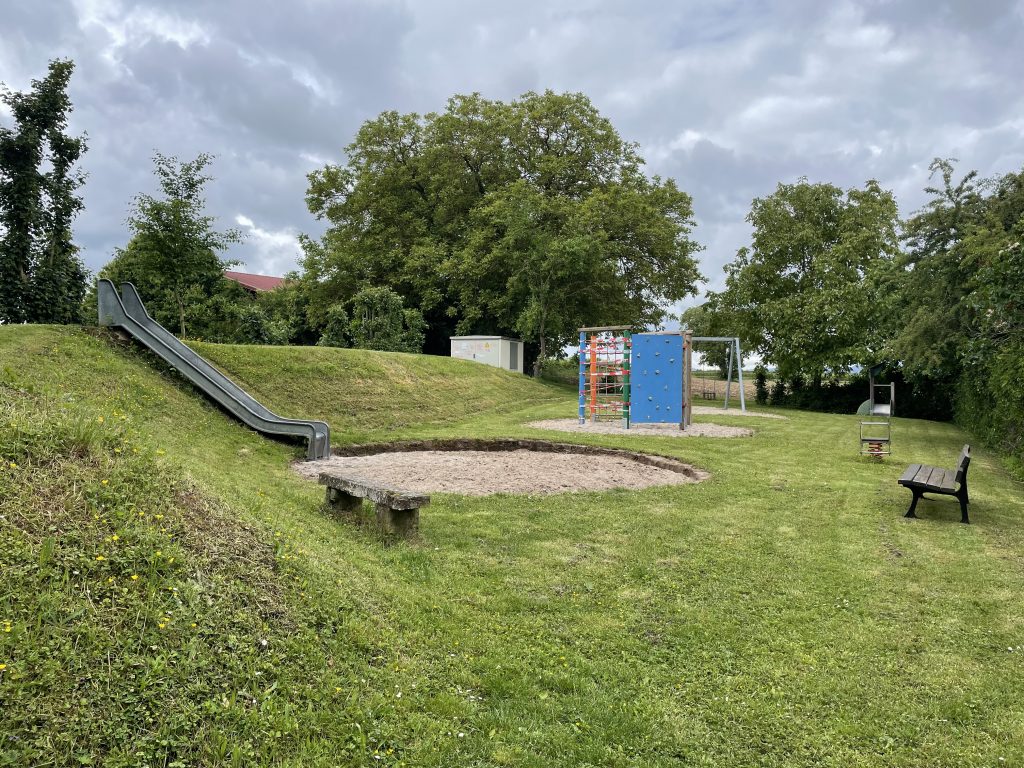 Spielplatz Bahnhof, Totale